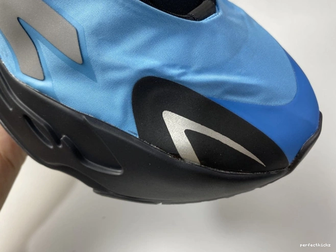 GZ3079 Yeezy MNVN Boost 'Bright 700 ADIDAS Cyan' 0715